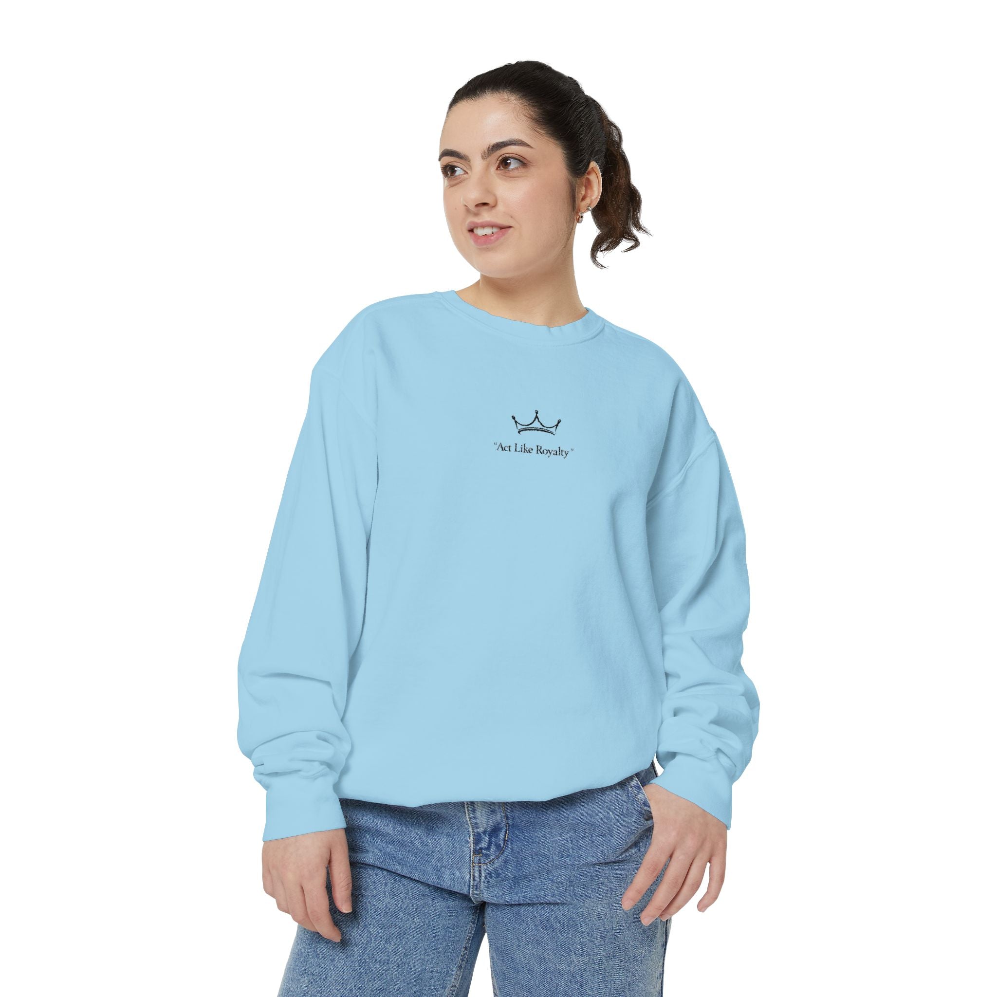 Minimal Sailboat Crewneck Sweatshirt — 'Sail the Sea' Graphic