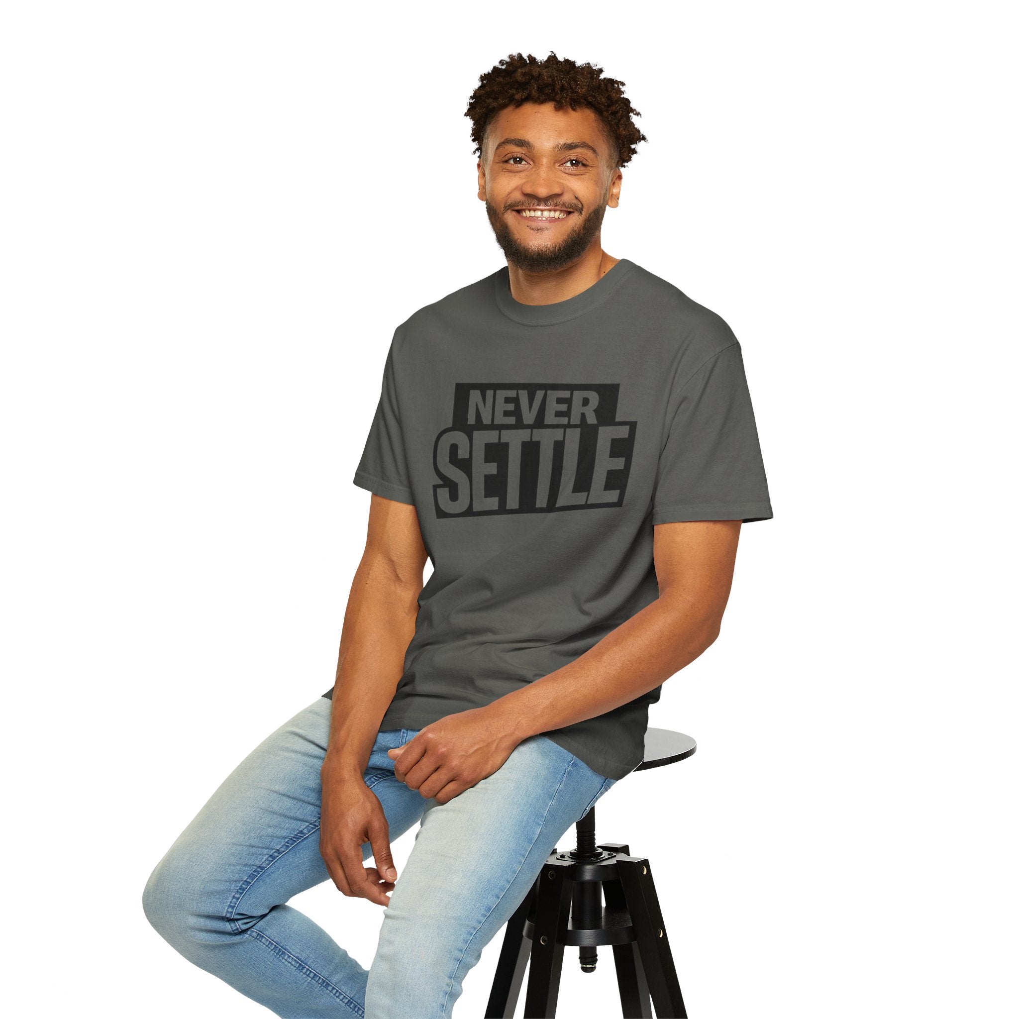 Never Settle T-Shirt — Bold Motivational Graphic Tee