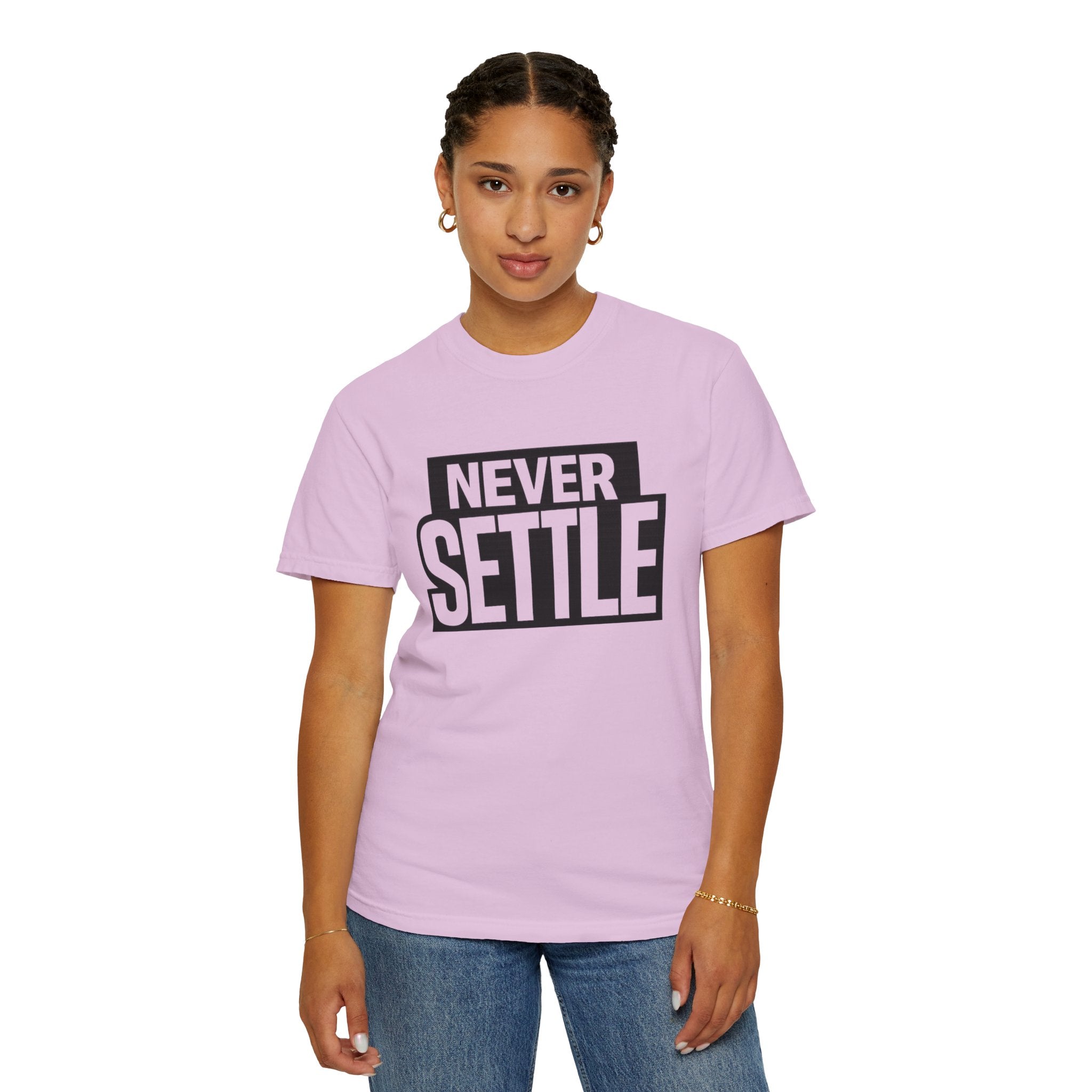 Never Settle T-Shirt — Bold Motivational Graphic Tee